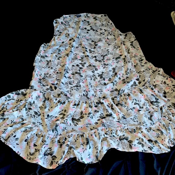 Torrid floral tank - Picture 3 of 11